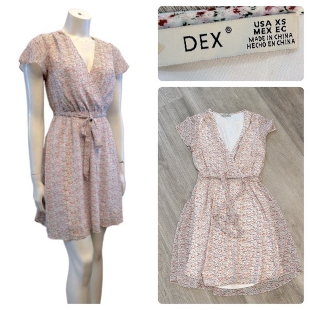 DEX pretty floral dress. Lined with sheer overlay. Pit to pit-18”. Tie waist.